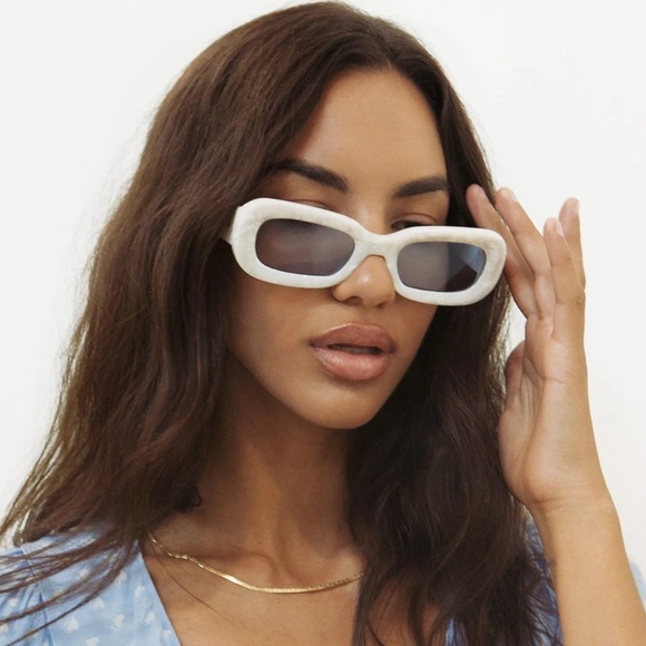 COPY - Sonix x For love and lemons Minnie Sunglasses - Picture 2 of 3